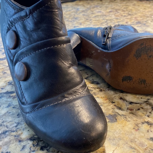 beautiful black ladies leather boots in size 39 made in Italy. - Picture 6 of 7